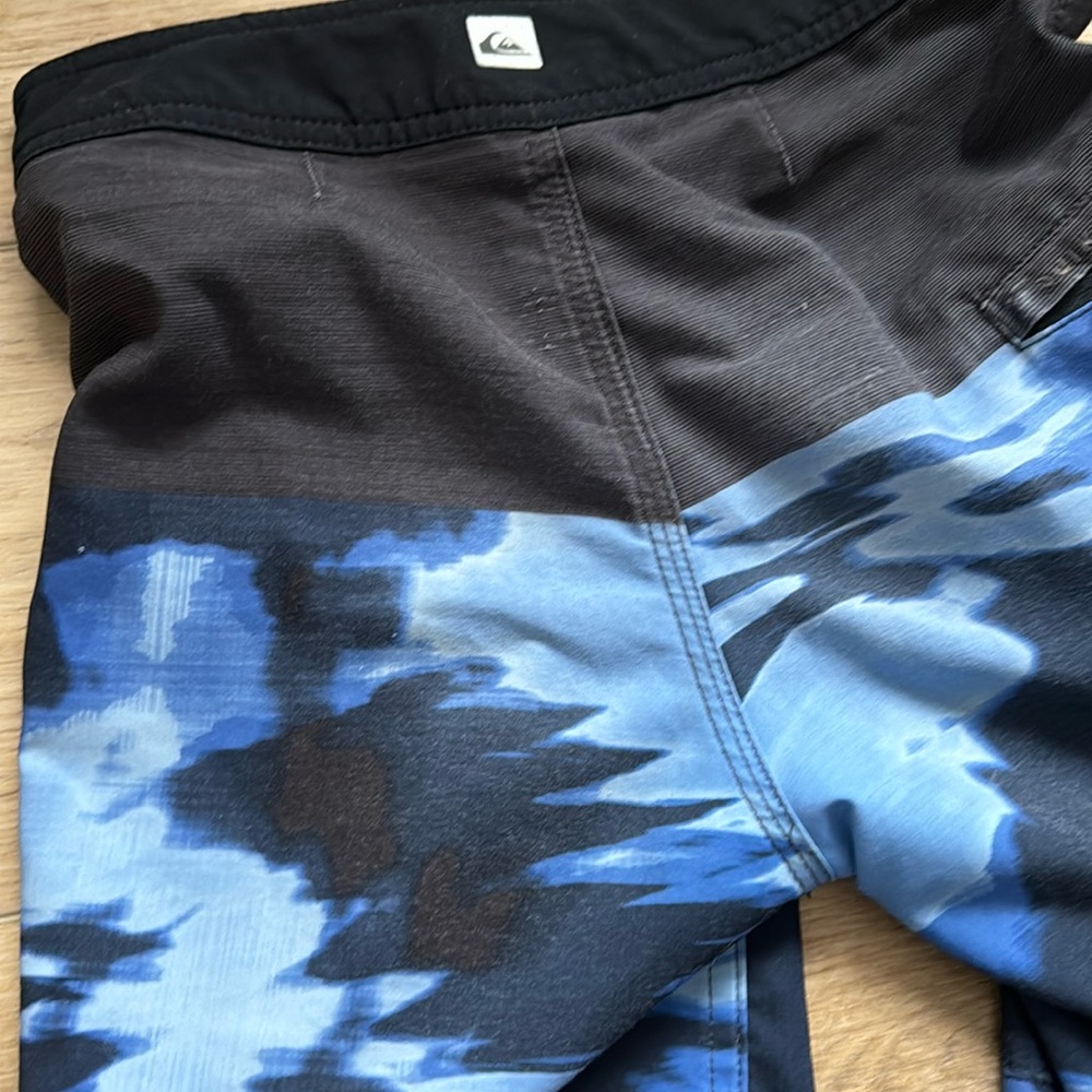 Quicksilver Boys Board Shorts Black Blue Drawstring S Small - Picture 9 of 10